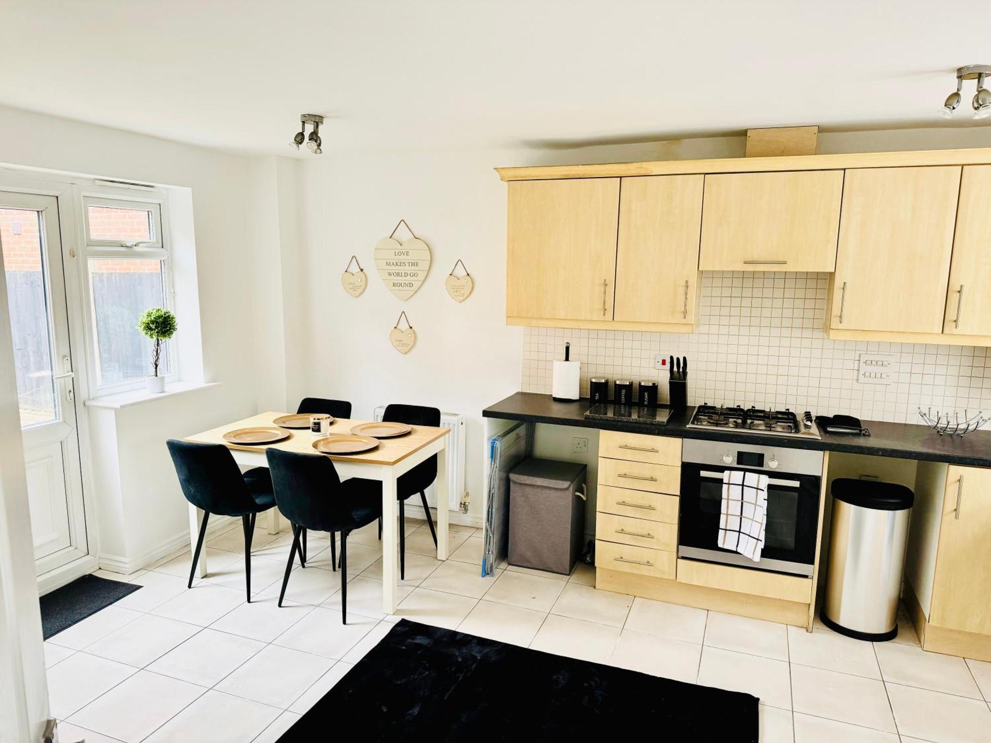 Harmony House 3 Bedroom New Build For Families, Contractors, Black Country Museum Sleeps 6 팁턴 외부 사진