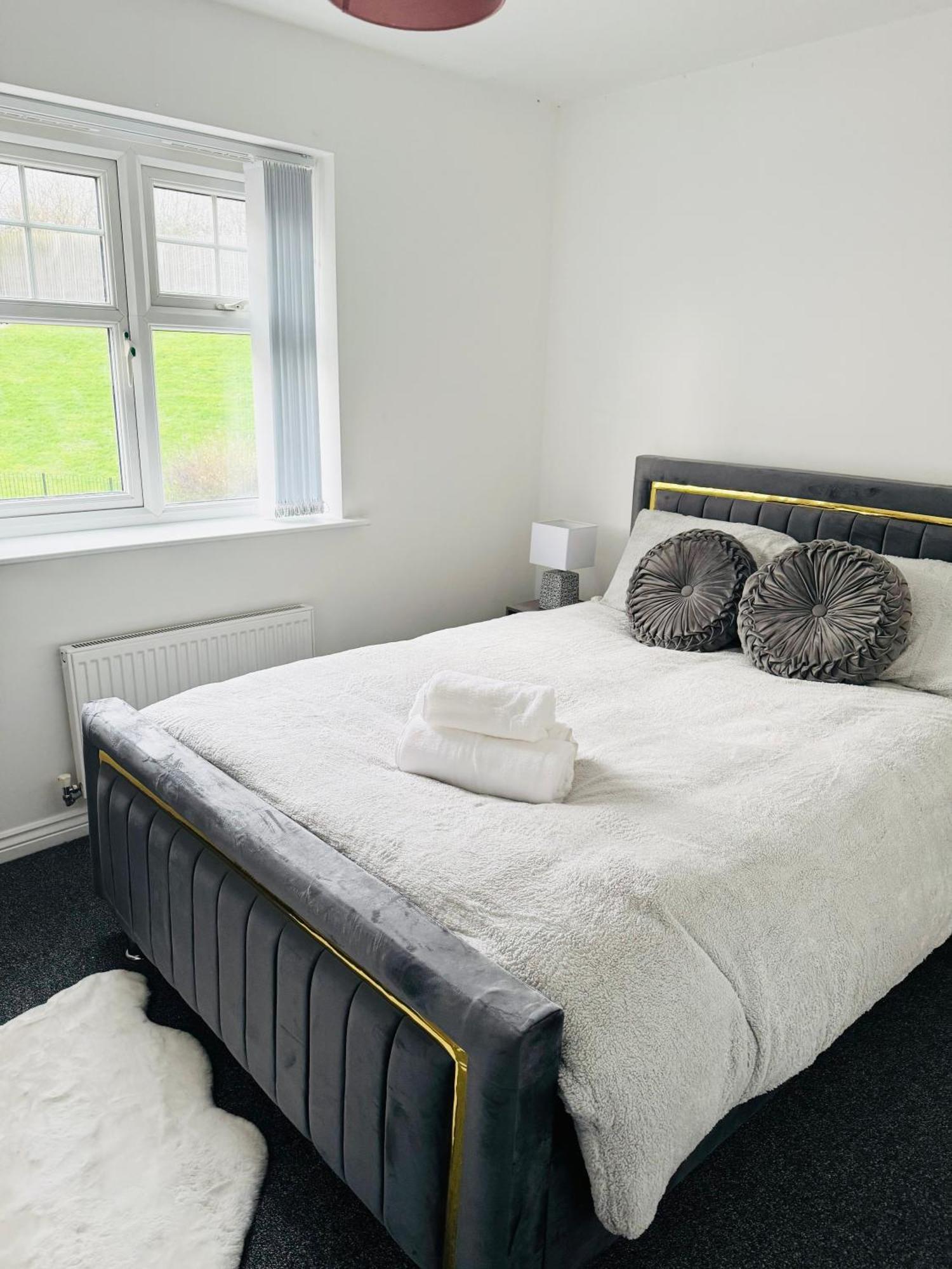 Harmony House 3 Bedroom New Build For Families, Contractors, Black Country Museum Sleeps 6 팁턴 외부 사진