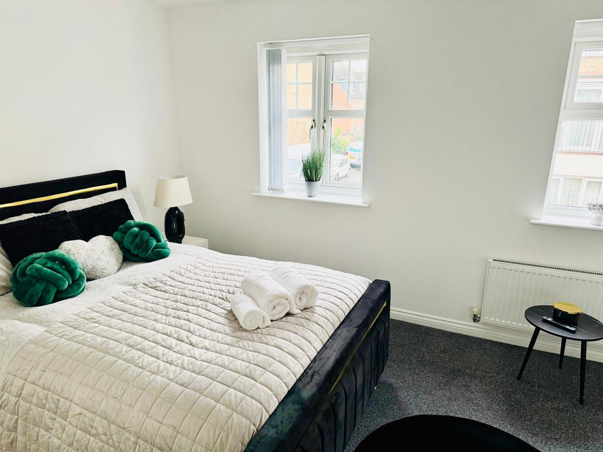 Harmony House 3 Bedroom New Build For Families, Contractors, Black Country Museum Sleeps 6 팁턴 외부 사진