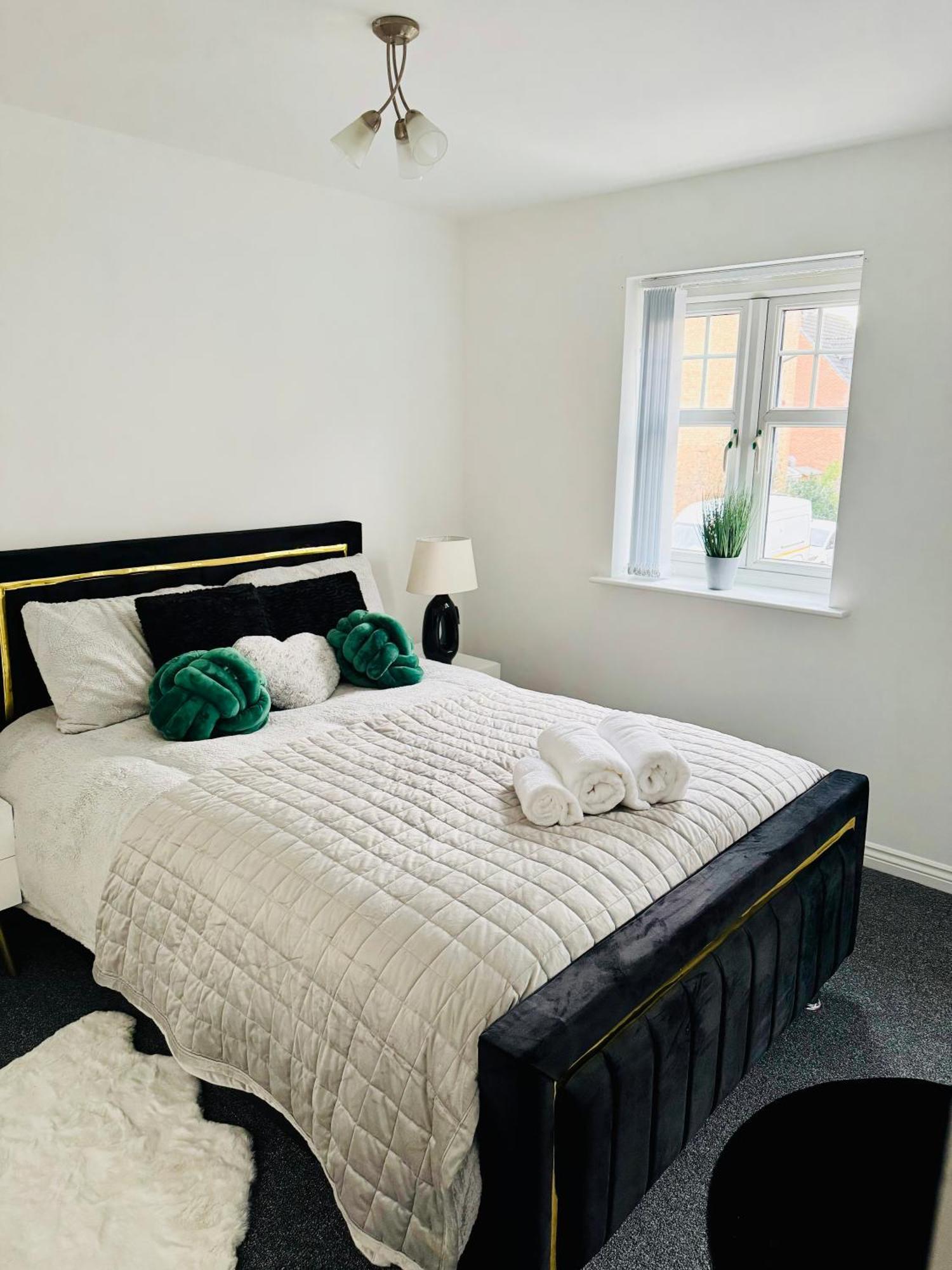 Harmony House 3 Bedroom New Build For Families, Contractors, Black Country Museum Sleeps 6 팁턴 외부 사진