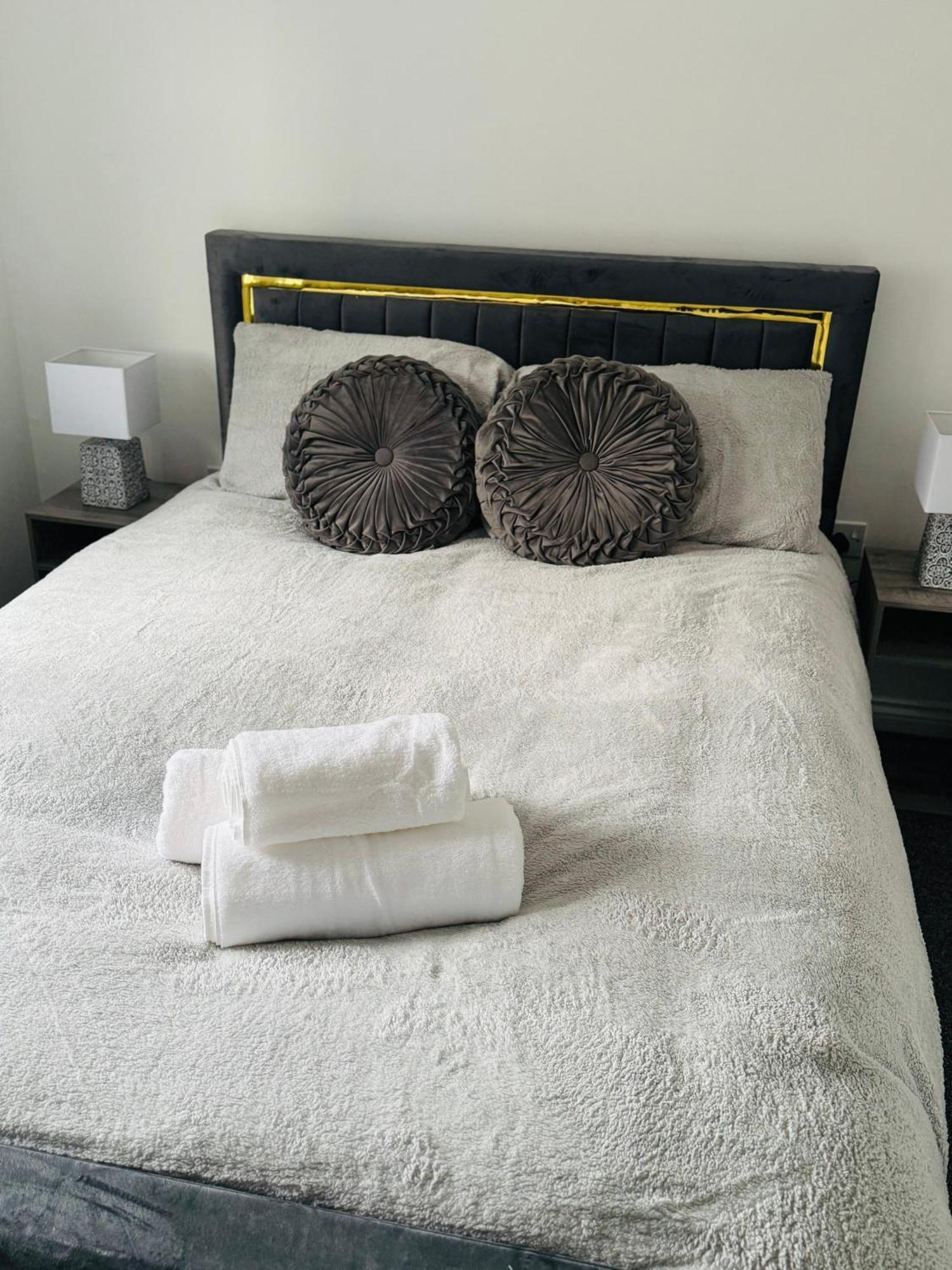 Harmony House 3 Bedroom New Build For Families, Contractors, Black Country Museum Sleeps 6 팁턴 외부 사진