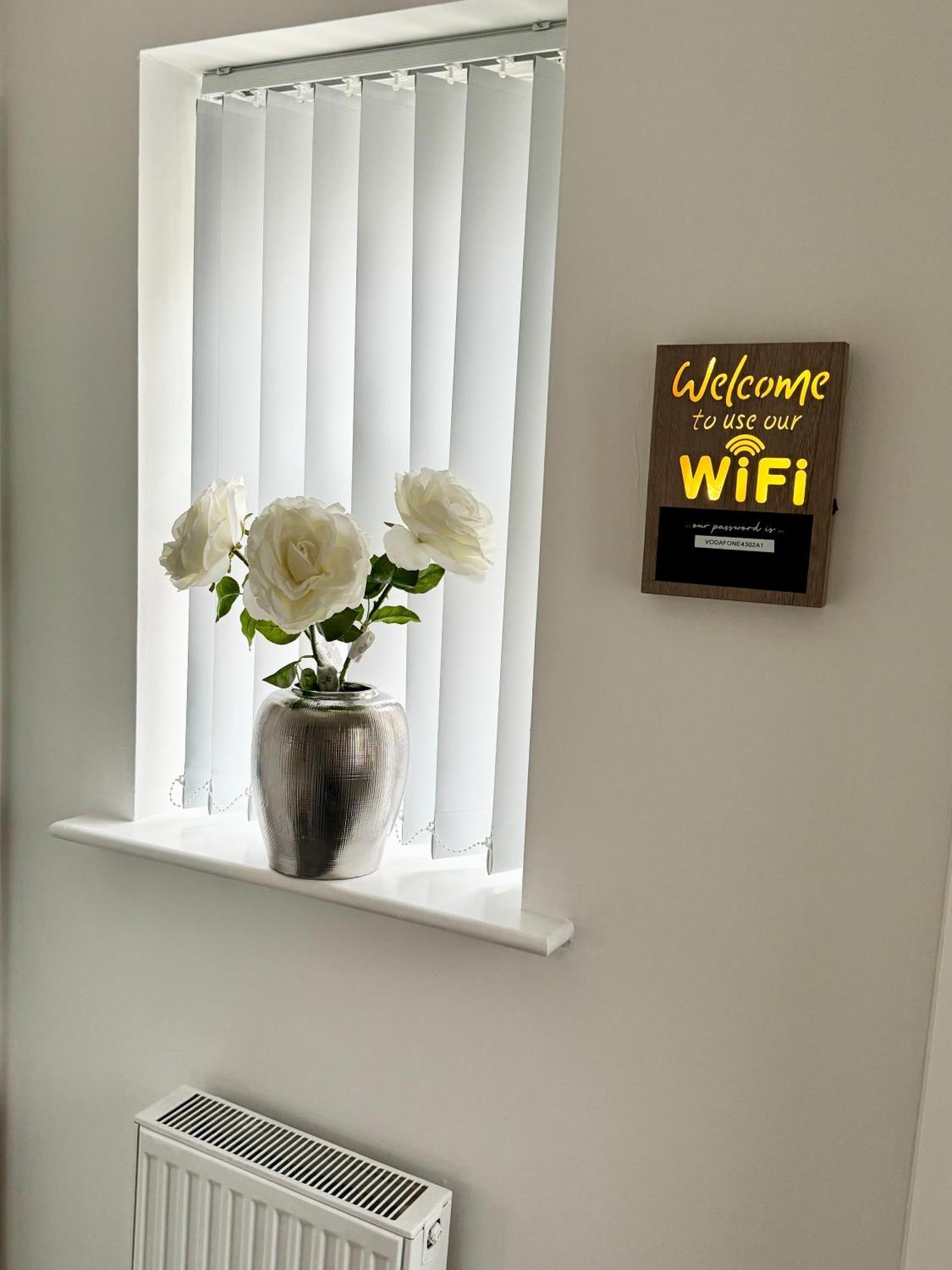 Harmony House 3 Bedroom New Build For Families, Contractors, Black Country Museum Sleeps 6 팁턴 외부 사진