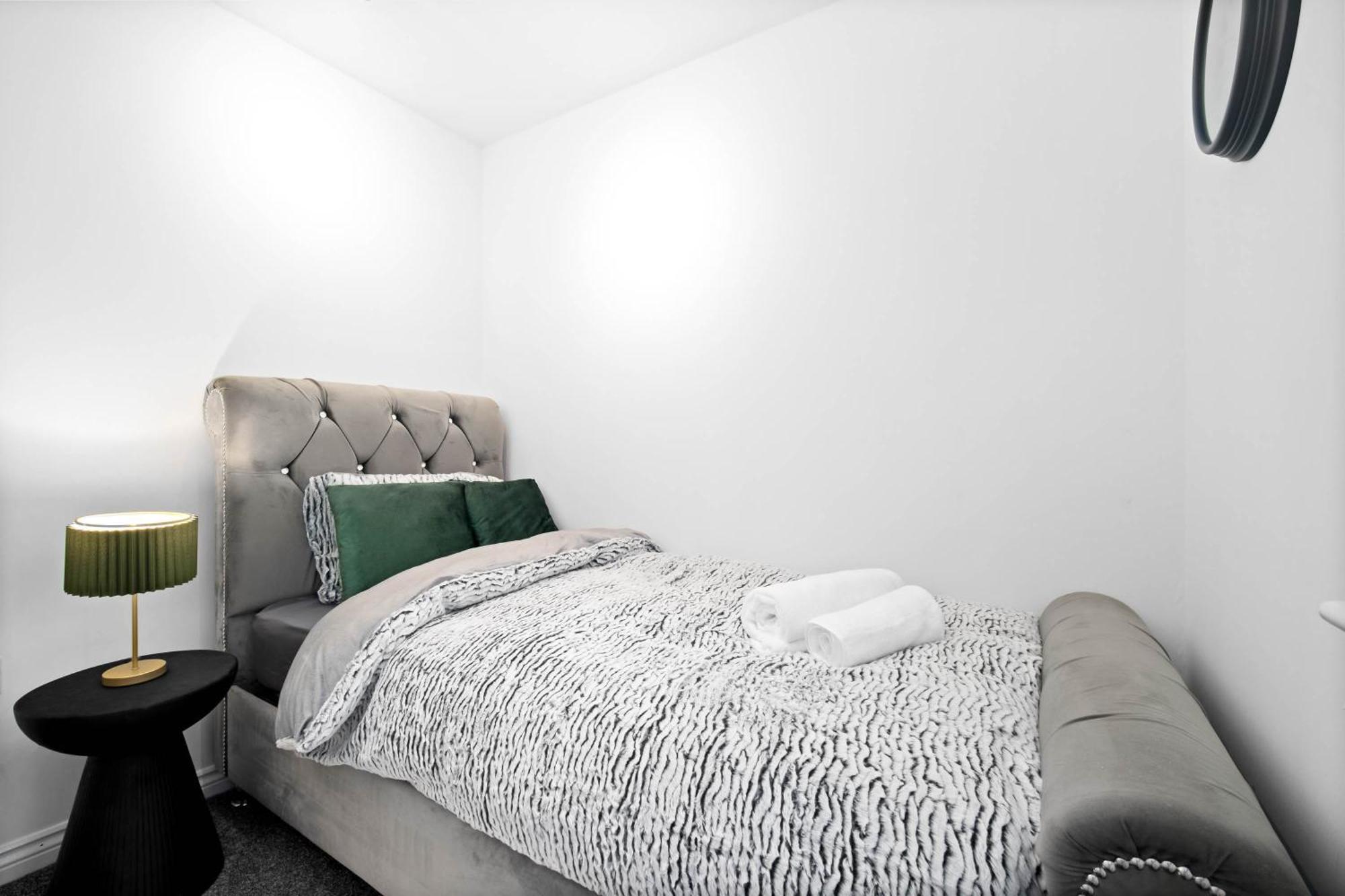 Harmony House 3 Bedroom New Build For Families, Contractors, Black Country Museum Sleeps 6 팁턴 외부 사진