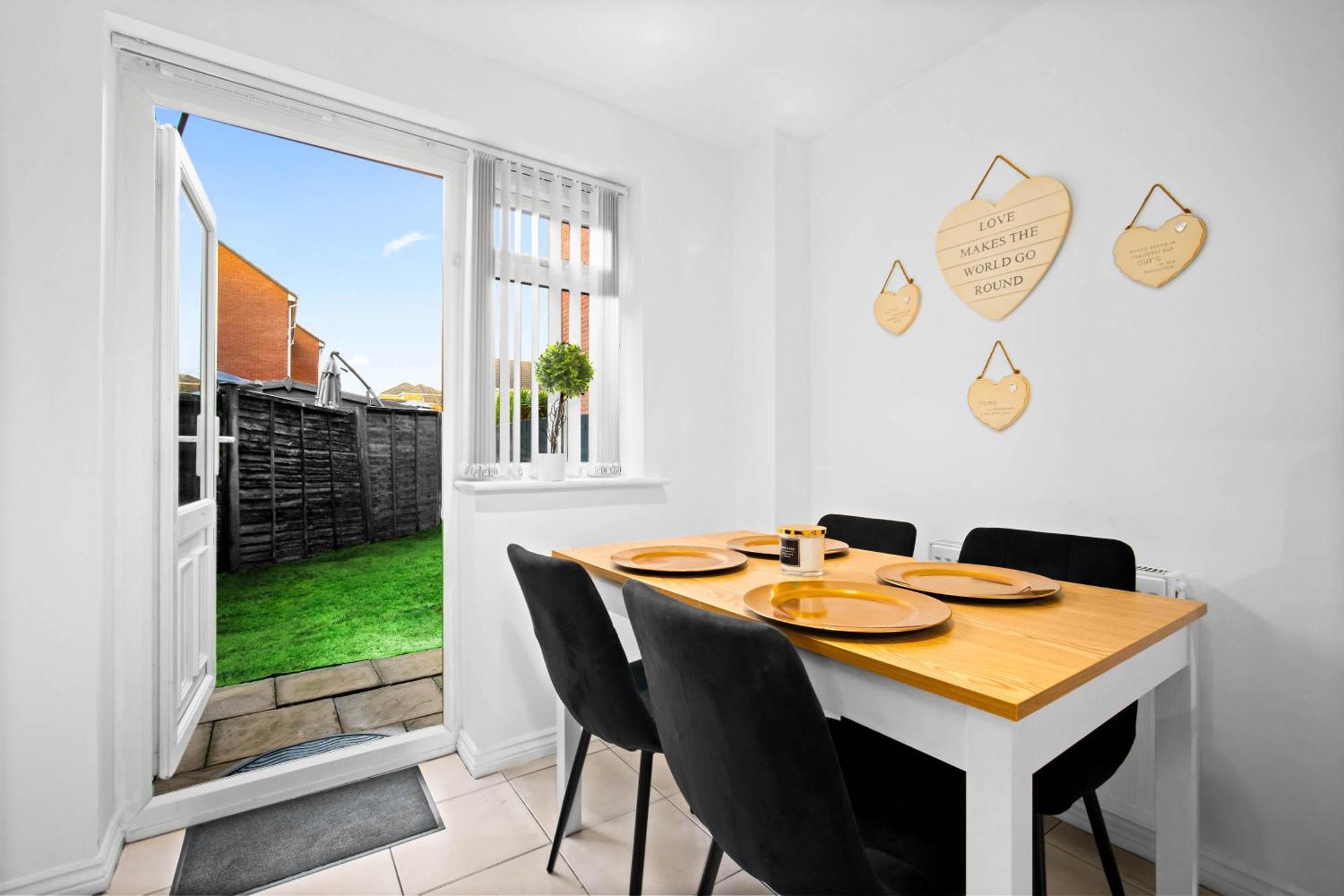 Harmony House 3 Bedroom New Build For Families, Contractors, Black Country Museum Sleeps 6 팁턴 외부 사진